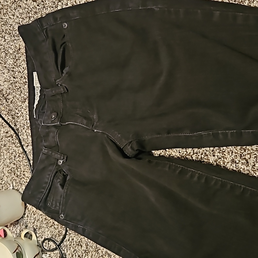 DKNY jeans. Size 6R. Black jeans. Good condition. Dkny avenue B jeans.